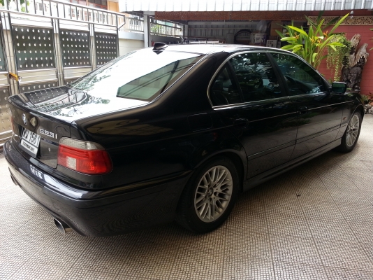523I E39 ปี 1998 สีดำ สภาพดี สีสวย ติด LPG วิ่งดี เครื่องนิ่ง รถไม่มีปัญหา  รถบ้านใช้เอง