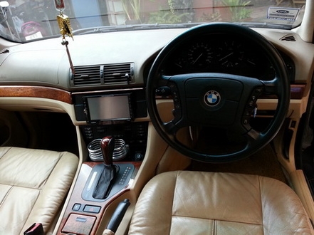 523I E39 ปี 1998 สีดำ สภาพดี สีสวย ติด LPG วิ่งดี เครื่องนิ่ง รถไม่มีปัญหา  รถบ้านใช้เอง