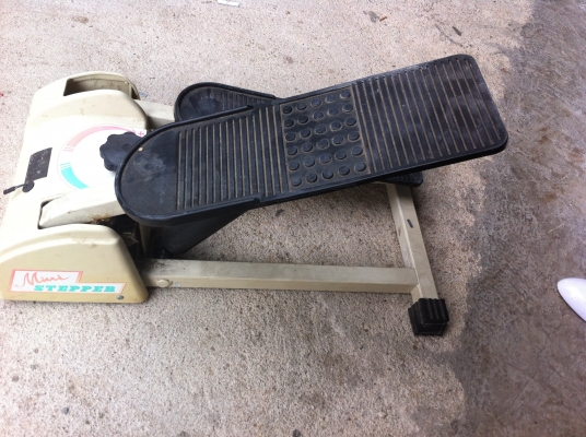 เครื่องออกกำลังกาย MINI STEPPER ยืนเหยียบขึ้นลงเหมือนการก้าวเดินปรับตั้งแรงต้านและความสูงต่ำได้ เครื่องออกกำลังกาย MINI STEPPER ยืนเหยียบขึ้นลงเหมือนการก้าวเดินปรับตั้งแรงต้านและความสูงต่ำได้