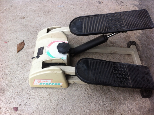 เครื่องออกกำลังกาย MINI STEPPER ยืนเหยียบขึ้นลงเหมือนการก้าวเดินปรับตั้งแรงต้านและความสูงต่ำได้ เครื่องออกกำลังกาย MINI STEPPER ยืนเหยียบขึ้นลงเหมือนการก้าวเดินปรับตั้งแรงต้านและความสูงต่ำได้