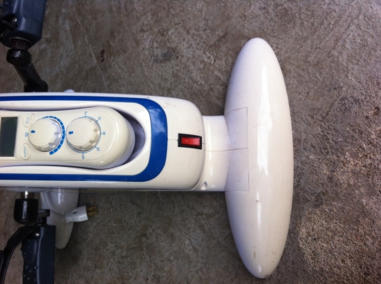 เครื่องพาขาและเท้าให้มีการเคลื่อนไหวด้วยการหมุนของมอเตอร์ ปรับช้า-เร็ว และระยะเวลาได้ มีชุดควมคุมดึงออกมาได้