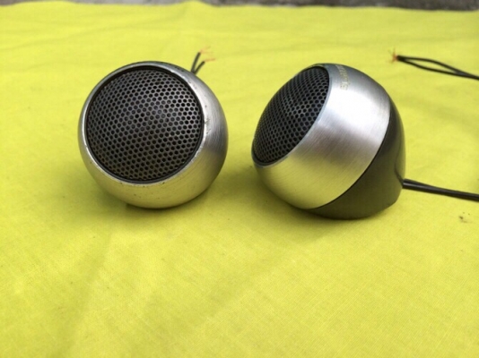 ทวิตเตอร์ Pioneer Carrozzeria ตรงรุ่นตระกูลกรวยเหลือง วางบนคอนโซลหน้ารถ เสียงใสๆ ไม่บาดหู