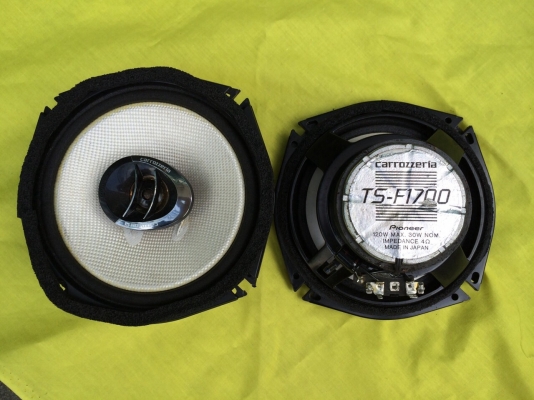 ลำโพง Pioneer Carrozzeria รุ่น TS-F1700 ลำโพงแกนร่วม 2 ทาง ขนาด 6.5" กรวยเคฟล่าห์สีขาว ขอบโฟม แม่เหล็กใหญ่ Made in Japan แท้ ลำโพง Pioneer Carrozzeria รุ่น TS-F1700 ลำโพงแกนร่วม 2 ทาง ขนาด 6.5" กรวยเคฟล่าห์สีขาว ขอบโฟม แม่เหล็กใหญ่ Made in Japan แท้