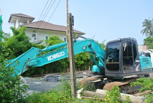 KOBELCO  มือหนึ่งออกห้าง ใช้งานน้อยมากค่ะ