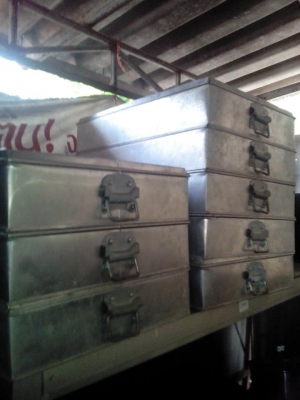 ขายเตาอบมือสอง เครื่องตีไข่ เครื่องนวดแป้ง ตู้กระจก ถาด เเม่พิมหลายรายการ