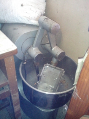 ขายเตาอบมือสอง เครื่องตีไข่ เครื่องนวดแป้ง ตู้กระจก ถาด เเม่พิมหลายรายการ