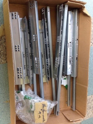 ขายอุปกรณ์ รางลิ้นชักเฟอร์นิเจอร์พร้อมเดือยล๊อค ขายเหมา 5,000 บาท