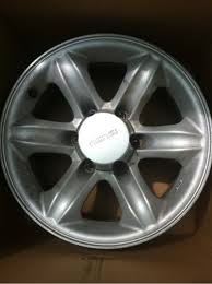 ล้อแม็กซ์เก่าๆล้อเดิมติดรถของอีซุซุรุ่น โรดิโอโฟวิลรุ่นเก่า(ลายเล็บเหยียว)