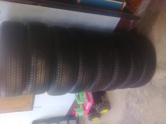 ขายเหมายางรถเก๋ง2ชุดขอบ14กับ15สภาพดึดอกสวยๆ2ชุด6,000บาทจัดไป