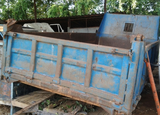 กระบะดัมพ์ 5 คิว พร้อมอุปกรณ์ ยกลงจากรถโตโยต้า DYNA