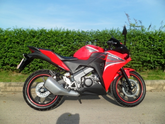 ขาย CBR150i หัวฉีดปี2014 หล่อๆ