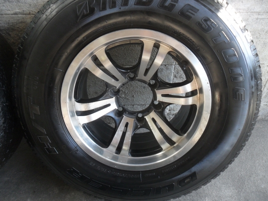 ล้อแม็ก 15นิ้ว 6รู พร้อมยาง 255/70R15 สวยๆ 4 ล้อ ราคา 6700 บาท