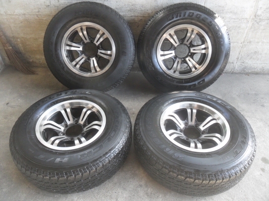 ล้อแม็ก 15นิ้ว 6รู พร้อมยาง 255/70R15 สวยๆ 4 ล้อ ราคา 6700 บาท