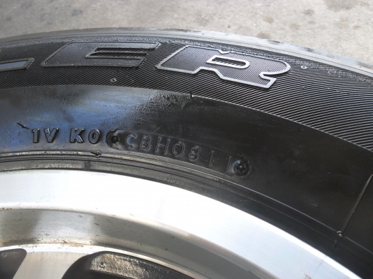 ล้อแม็ก 15นิ้ว 6รู พร้อมยาง 255/70R15 สวยๆ 4 ล้อ ราคา 6700 บาท