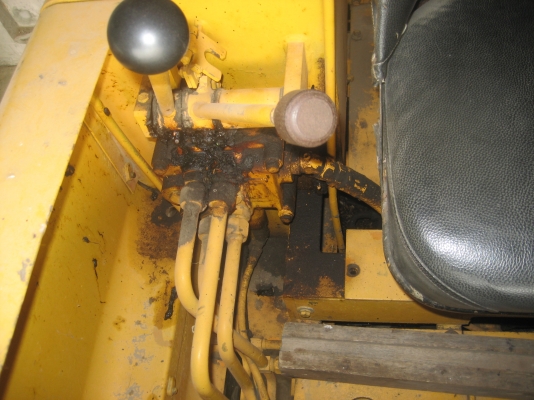 JH 30 B   ตักขึ้น สิบล้อ สภาพพร้อมใช้งาน  530,000 บาท