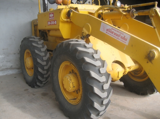 JH 30 B   ตักขึ้น สิบล้อ สภาพพร้อมใช้งาน  530,000 บาท