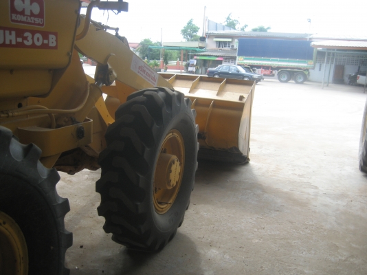 JH 30 B   ตักขึ้น สิบล้อ สภาพพร้อมใช้งาน  530,000 บาท