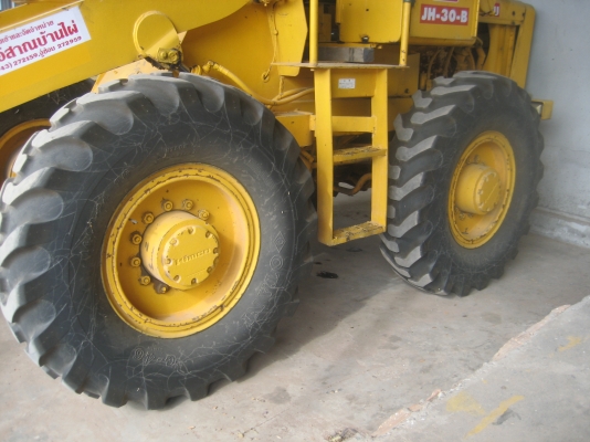 JH 30 B   ตักขึ้น สิบล้อ สภาพพร้อมใช้งาน  530,000 บาท