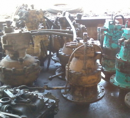 ขายมอร์เตอร์สวิงKOMATSU  KOBELCO CAT  HITACHI  SUMITUMO  KATO