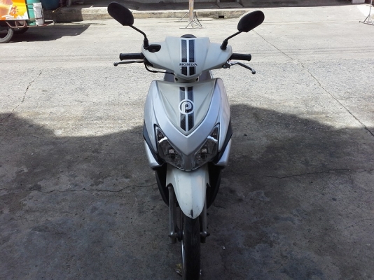 Click play ปี 50 สีขาว ดำ รถบ้าน สวย เครื่องเดิมๆ แน่นๆ โอนให้ฟรีๆ