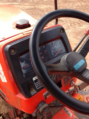 แทรกเตอร์คูโบต้า 3408สภาพเดิมทั้งคัน ดีมาก เป็นรถขาดจำนำมีผานหลังให้ด้วย แทรกเตอร์คูโบต้า 3408สภาพเดิมทั้งคัน ดีมาก เป็นรถขาดจำนำมีผานหลังให้ด้วย