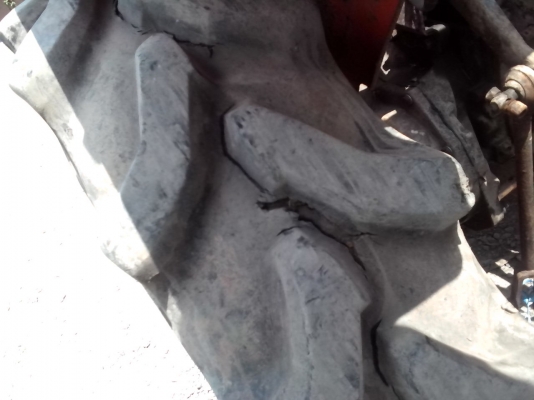 ขาย34แรงหลังคาขาว แต่ถอดไปแล้วตัวแรกเครืองได้ เกียรดีเบรคดี ขับได้ปกติ วันนี้เอามาให้พี่น้องชาวนาได้ใช้กัน รถประมูลใว้แล้วยังไม่ได้ไปรับ ขาย34แรงหลังคาขาว แต่ถอดไปแล้วตัวแรกเครืองได้ เกียรดีเบรคดี ขับได้ปกติ วันนี้เอามาให้พี่น้องชาวนาได้ใช้กัน รถประมูลใว้แล้วยังไม่ได้ไปรับ