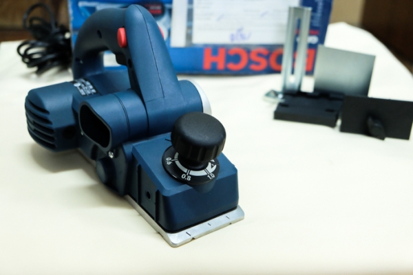 ขายกบไฟฟ้า bosch GHD 10-82 ขายกบไฟฟ้า bosch GHD 10-82