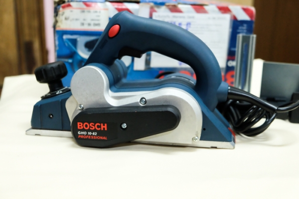 ขายกบไฟฟ้า bosch GHD 10-82