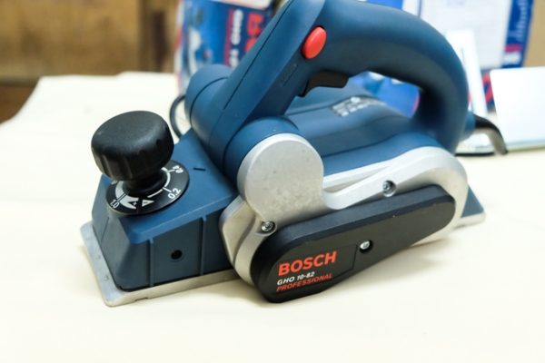 ขายกบไฟฟ้า bosch GHD 10-82 ขายกบไฟฟ้า bosch GHD 10-82