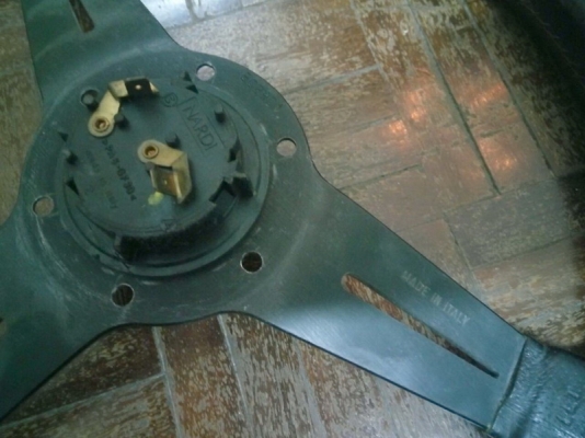 ขายวงซิ่งNARDIแท้รุ่นลายเซน์ยก้านดำหนังรูด้ายแดงขนาด13.5นิ้วแตรแท้สวย฿3800ลดได้