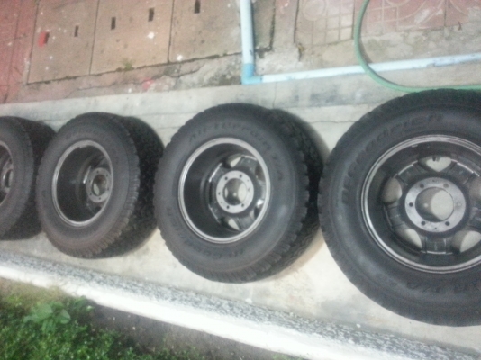 แม็กพร้อมยางขอบ15 4&times;4 ยางBF 30&times;9.5 -15 สวยที่สุดถูกๆ ครับใส่่ได้เลย