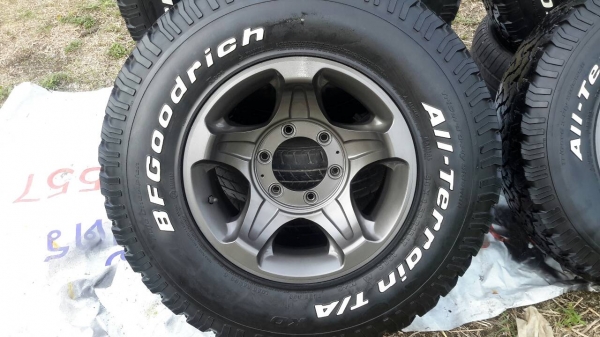 แม็กพร้อมยางขอบ15 4&times;4 ยางBF 30&times;9.5 -15 สวยที่สุดถูกๆ ครับใส่่ได้เลย