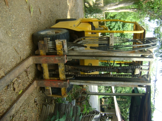 ขายโฟล์คลิฟjเครื่องอีซูซุ4สูบดีเชลเสาสุง4เมตร 3ตัน