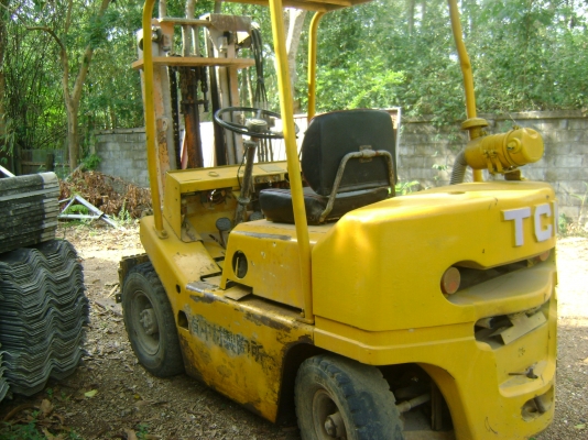 ขายโฟล์คลิฟjเครื่องอีซูซุ4สูบดีเชลเสาสุง4เมตร 3ตัน