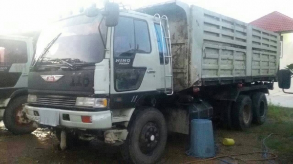 HINO-3M-ดั้ม2เพลา.เครื่องM1OC.ครัชซีสวย.างๆเก็บสีหน่อยOK-ราคา850,000บ HINO-3M-ดั้ม2เพลา.เครื่องM1OC.ครัชซีสวย.างๆเก็บสีหน่อยOK-ราคา850,000บ