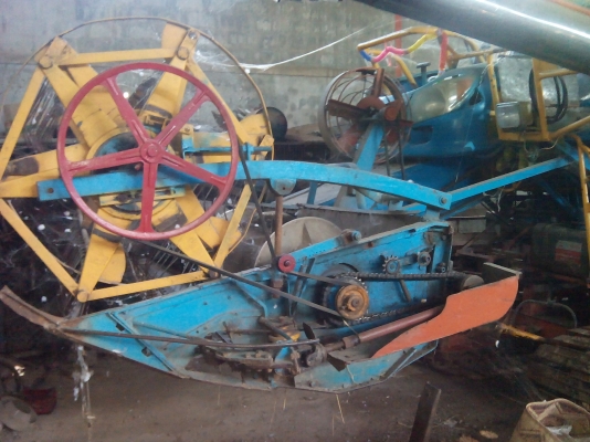 ขายรถเกี่ยวข้าว เกษตรพัฒนา อุ้ม 2.5 ตัน รุ่นปลดหนี้ ปี 50  หน้าเกียว 3 เมตร