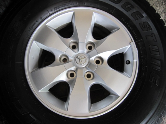 ขายล้อแม็กป้ายแดง TOYOTA VIGO CHAMP ขอบ 16 ปี 14 ตุ่มหน้ายางยังมีอยู่