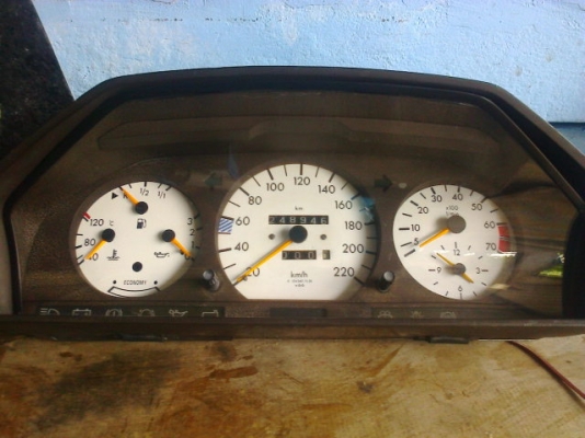 ขายหน้าปัด รถเบนซ์ W124 สวยๆ 2500 บาท ขายหน้าปัด รถเบนซ์ W124 สวยๆ 2500 บาท