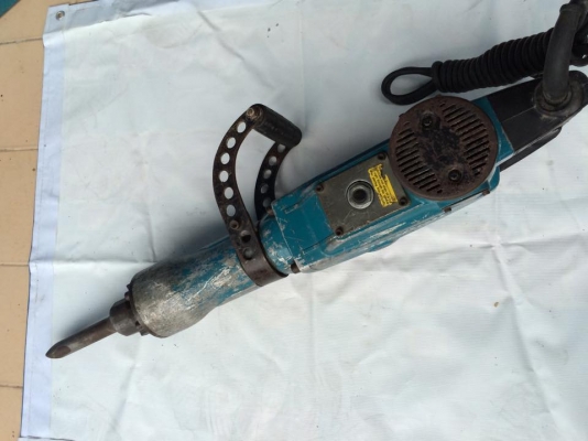 ขายเครื่องสกัดคอนกรีต Makita รุ่น HM1306  ราคาต่อลองใด้คับ
