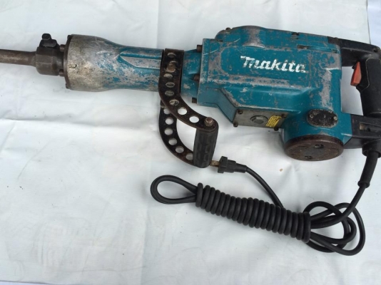 ขายเครื่องสกัดคอนกรีต Makita รุ่น HM1306  ราคาต่อลองใด้คับ