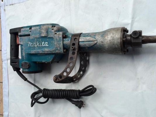 ขายเครื่องสกัดคอนกรีต Makita รุ่น HM1306  ราคาต่อลองใด้คับ