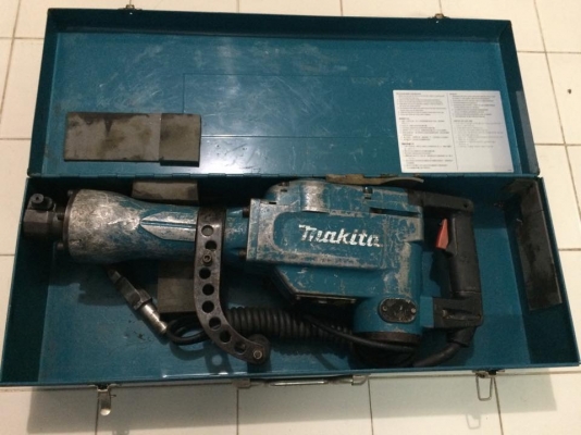 ขายเครื่องสกัดคอนกรีต Makita รุ่น HM1306  ราคาต่อลองใด้คับ