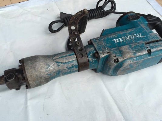 ขายเครื่องสกัดคอนกรีต Makita รุ่น HM1306  ราคาต่อลองใด้คับ