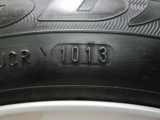 ขายล้อแม็กพร้อมยาง Honda Jazz ขอบ 15 ยางปี 13