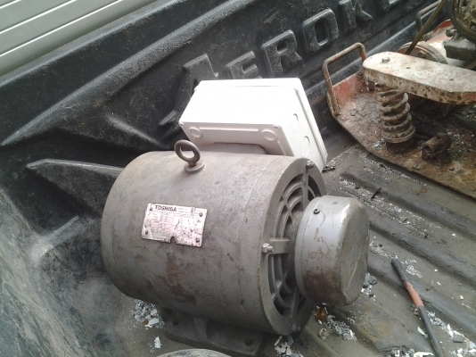 ขาย !! มอเตอร์ 5แรง220v.โตชิบ้า พร้อมใช้งาน