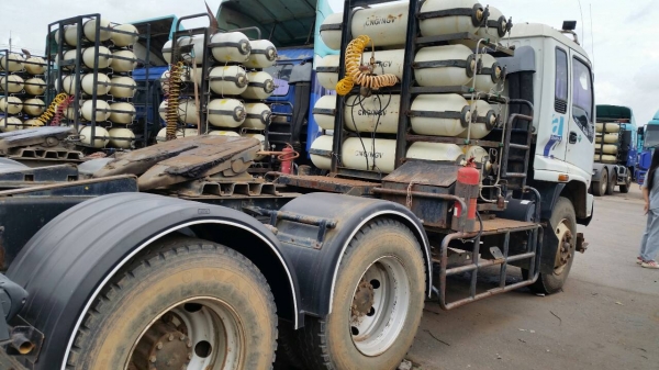 จองแล้ว ครับ 10 คัน หัวลาก DECA 270 ปี 46  เครื่อง เซียงไฮเซล 280 ครับ งวดนี้มีมา 19 คันครับ สวยพร้อมใช้มากๆครับ สตาร์เครื่อง และ ขับได้ทุกคันครับ