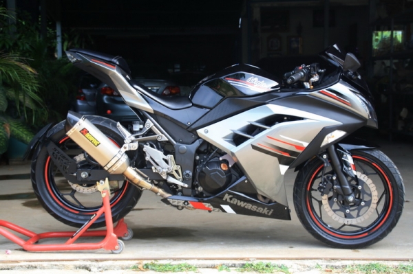 ขาย NINJA 250 โฉมใหม่ 2013  ท่อ Akrapovic  แต่งมาเต็ม ทะเบียนพร้อมโอน 118000