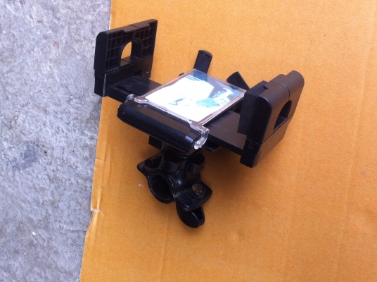 ที่จับยึดโทรศัพท์ GPS แท็บเล็ต กว้างสุดที่ 11 ซฒ.ใช้ติดกับจักรยาน หรือชิ้นงานอื่นได้ตามต้องการ(มีแค่อันเดียว)