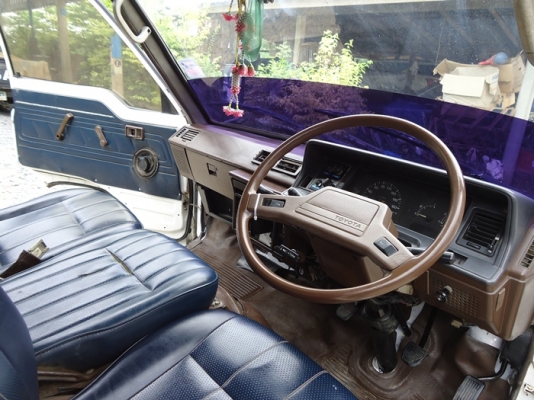 รถตู้  Toyota  hiace  ขับดี    เครื่องดี 2 L  เดิมๆ  แห้ง ๆ เกียร์ดี   เอกสารพร้อมโอน  อัตราเร่งดี  เดินเบาเรียบ ประหยัดครับ