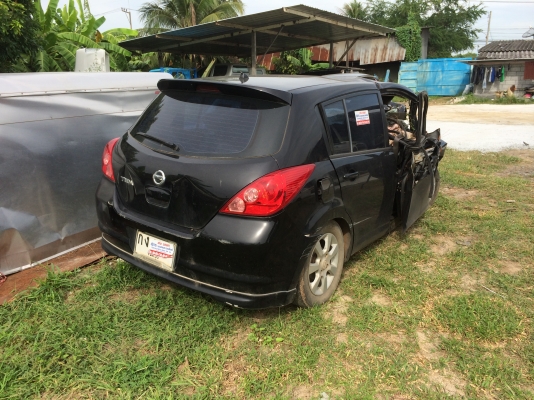 ขายด่วน NISSAN  TIDA สีดำ ปี2006 เครื่อง 2.6